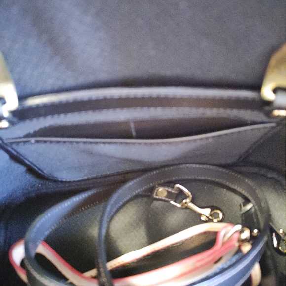 Dooney and Bourke - Picture 11 of 11